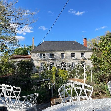 Chambre De Charme Dans Un Jardin De 1500M2 Nueil-sur-Layon Exterior photo